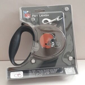 NFL Cleveland Browns Retractable Pet Leash Stop and Release Button 13ft